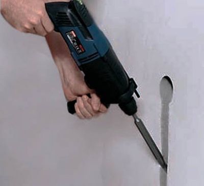 Сверление бетонной стенки под розетку – видео урок своими руками