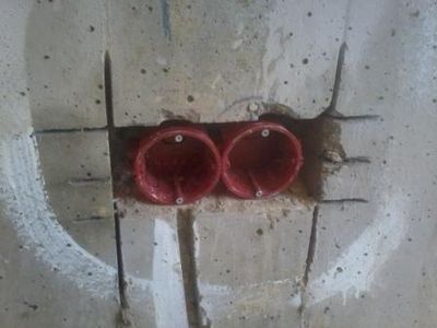 Сверление бетонной стенки под розетку – видео урок своими руками